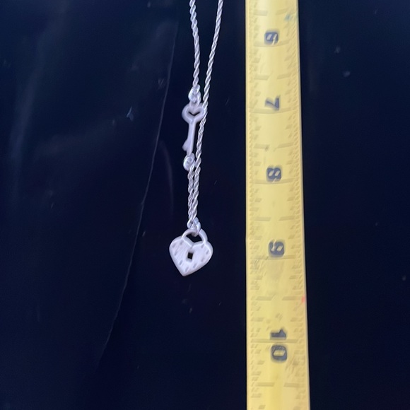 Adorable heart and key Silver necklace - Picture 4 of 7